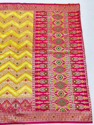 Gold zari woven silk blend saree with blouse piece 2