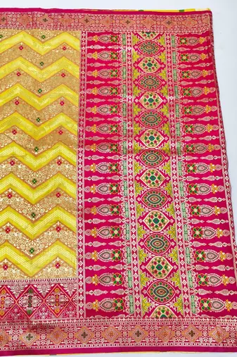 Gold zari woven silk blend saree with blouse piece