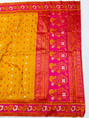 Gold zari woven silk blend saree with blouse piece 2