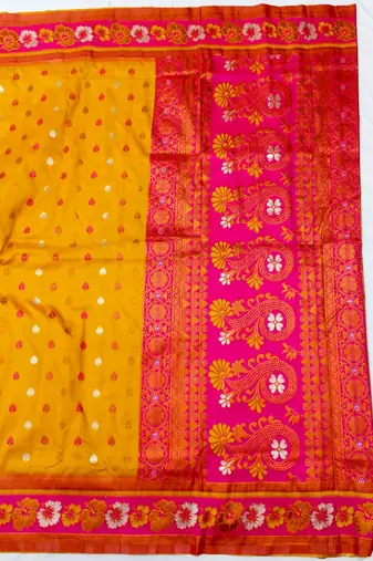 Gold zari woven silk blend saree with blouse piece
