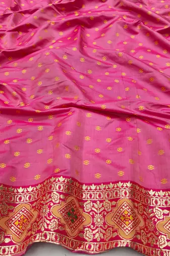 Gold zari woven silk blend saree with blouse piece