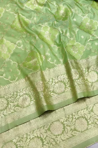 Green zari woven silk blend saree with blouse piece