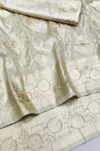 Cream zari woven silk blend saree with blouse piece
