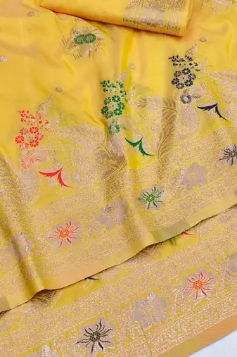 Gold zari woven silk blend saree with blouse piece
