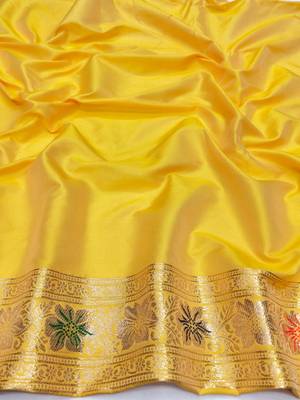 Gold zari woven silk blend saree with blouse piece 4