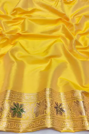 Gold zari woven silk blend saree with blouse piece