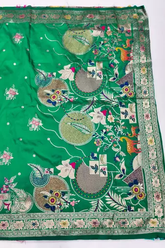 Green zari woven silk blend saree with blouse piece
