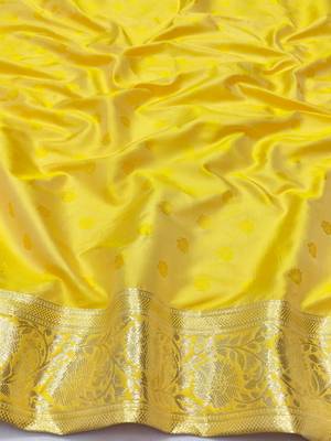 Yellow zari woven silk blend saree with blouse piece 4