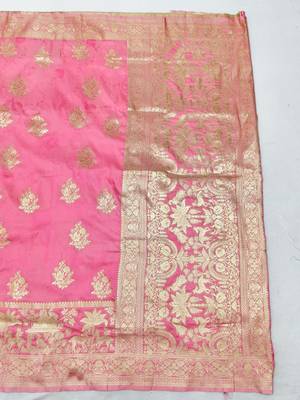 Pink zari woven silk blend saree with blouse piece 2