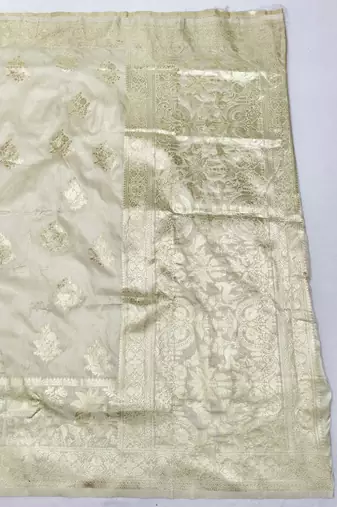 Cream zari woven silk blend saree with blouse piece