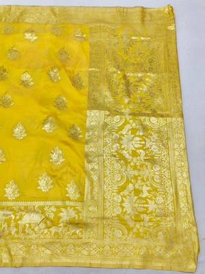 Gold zari woven silk blend saree with blouse piece 2