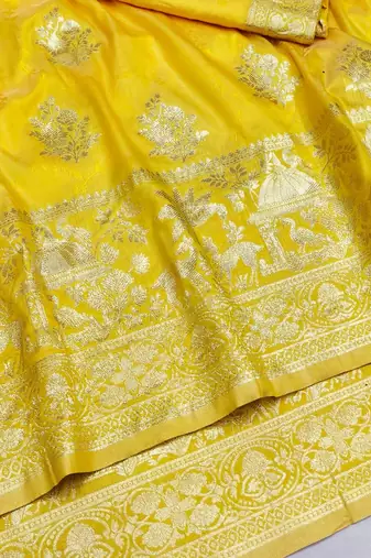 Gold zari woven silk blend saree with blouse piece