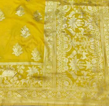 Gold zari woven silk blend saree with blouse piece 5