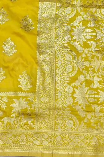 Gold zari woven silk blend saree with blouse piece