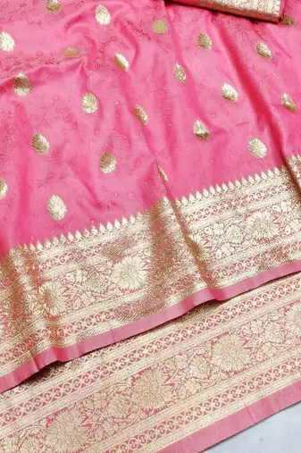Pink zari woven silk blend saree with blouse piece