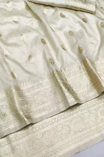 Cream zari woven silk blend saree with blouse piece