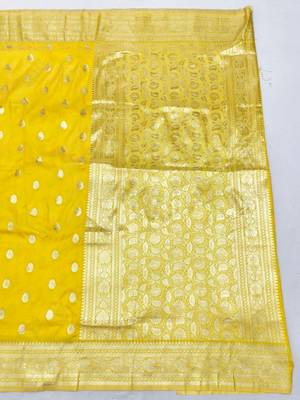 Gold zari woven silk blend saree with blouse piece 2