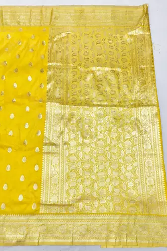 Gold zari woven silk blend saree with blouse piece