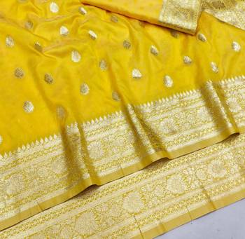 Gold zari woven silk blend saree with blouse piece 3