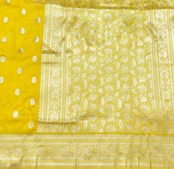 Gold zari woven silk blend saree with blouse piece 5