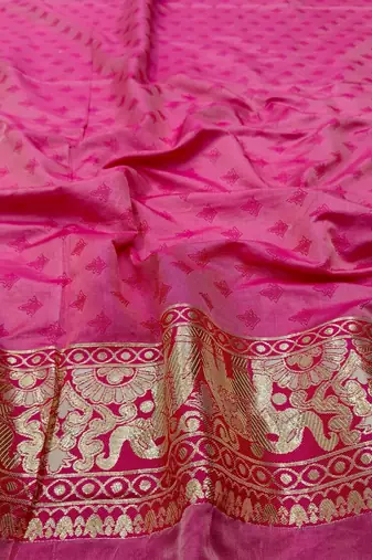 Cream zari woven silk blend saree with blouse piece