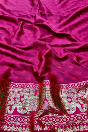 Magenta zari woven silk blend saree with blouse piece