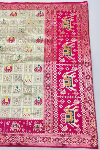 Cream zari woven patola silk blend saree with blouse piece