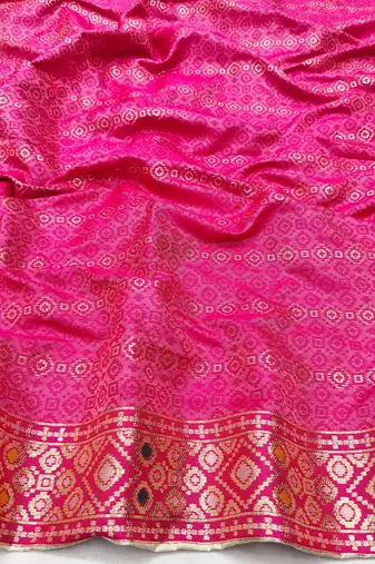Cream zari woven patola silk blend saree with blouse piece
