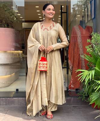 Cream chanderi silk sequin embroidery kurta set with dupatta | readymade suit 1