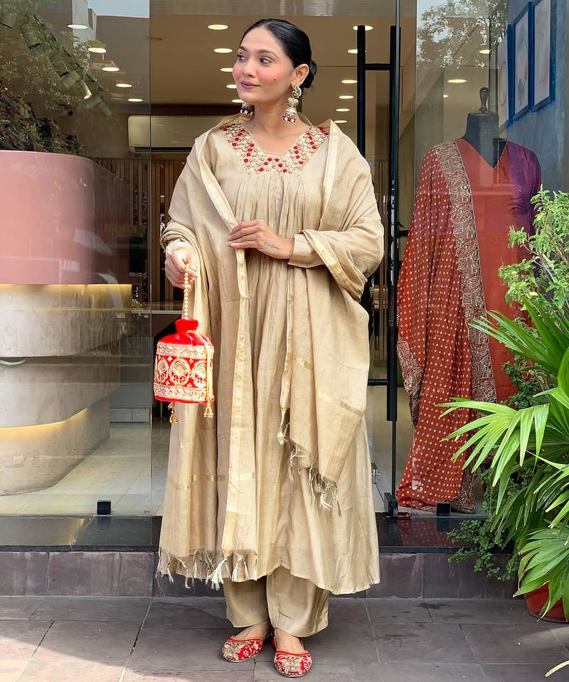 Cream chanderi silk sequence embroidery kurta set with dupatta | readymade suit