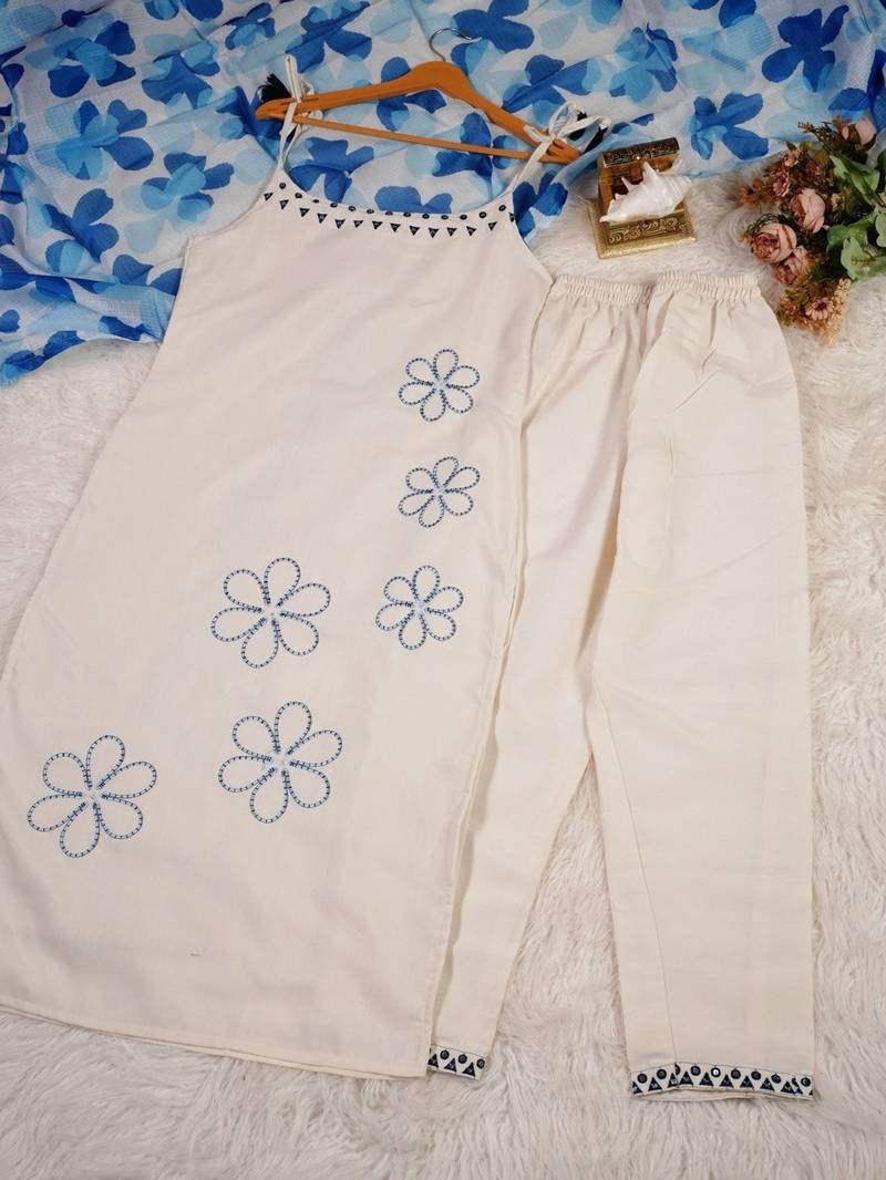 Women   s off-white straight cotton kurta pant set with floral organza dupatta set
