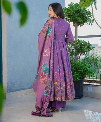 Lavender color muslin stylish partywear readymade kurta set with dupatta 2