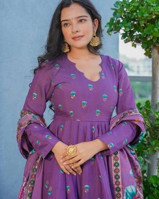 Lavender color muslin stylish partywear readymade kurta set with dupatta 3