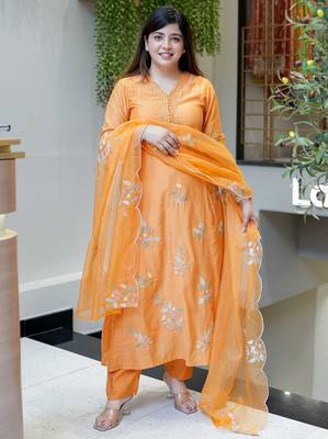 Orange color muslin stylish partywear readymade kurta set with dupatta 4