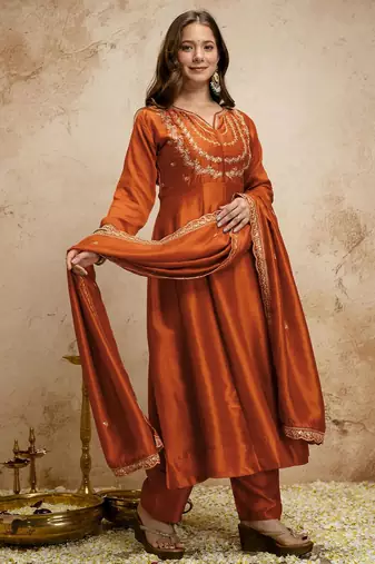 Red color vichitra silk partywear readymade salwar kameez for graceful looks