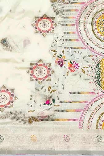 Cream zari woven silk blend saree with blouse piece
