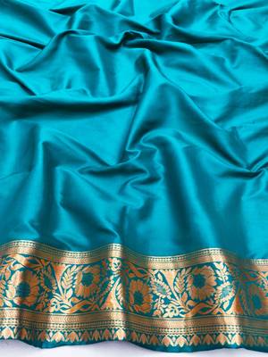 Rama zari woven silk blend saree with blouse piece 4
