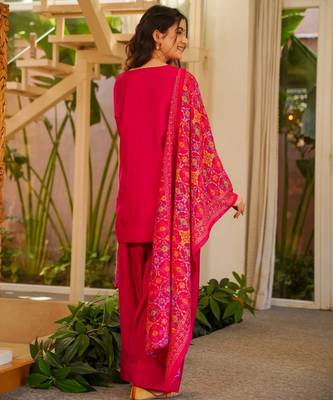 Pink color stylish and partywear silk crepe beautiful partywear dress 2