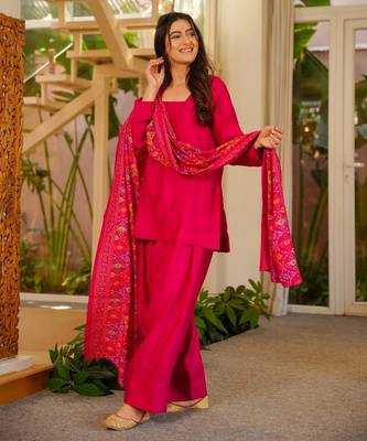 Pink color stylish and partywear silk crepe beautiful partywear dress 4