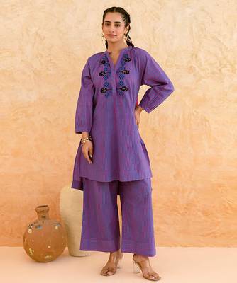 Deep purple embroidered cotton kurta set 3