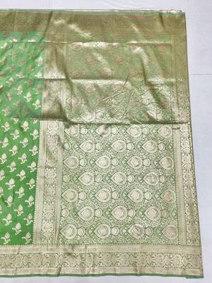 Green zari woven silk blend saree with blouse piece 2