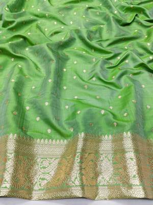 Green zari woven silk blend saree with blouse piece 4
