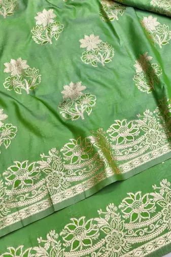 Green zari woven silk blend saree with blouse piece