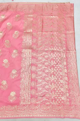 Pink zari woven silk blend saree with blouse piece