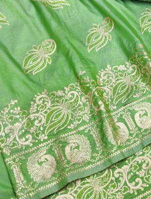 Green zari woven silk blend saree with blouse piece 3