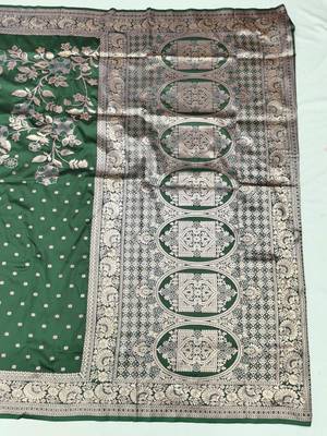 Dark green zari woven silk blend saree with blouse piece 2