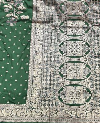 Dark green zari woven silk blend saree with blouse piece 4