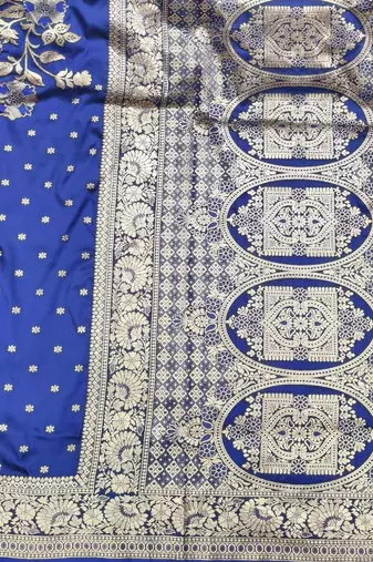 Navy blue zari woven silk blend saree with blouse piece