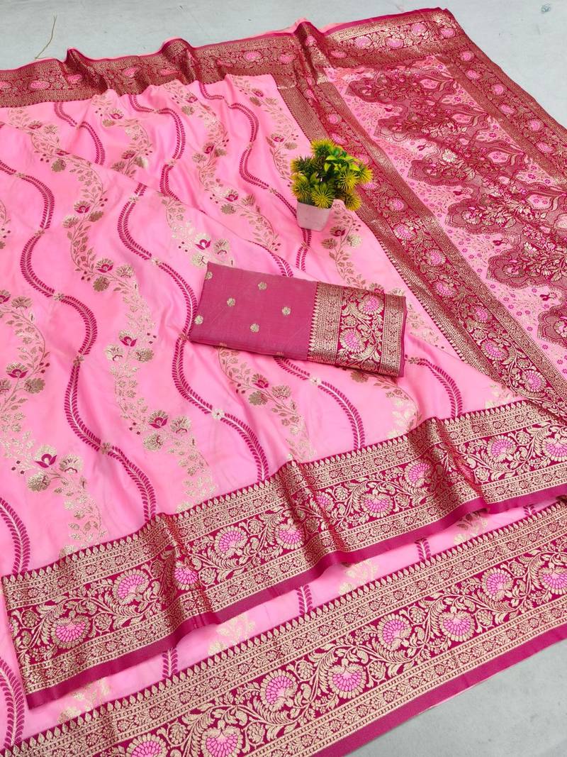 Pink zari woven leheria silk blend saree with blouse piece