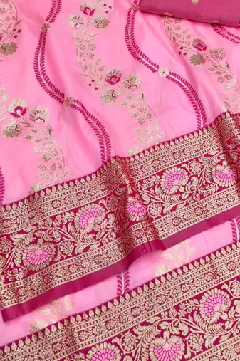Pink zari woven leheria silk blend saree with blouse piece